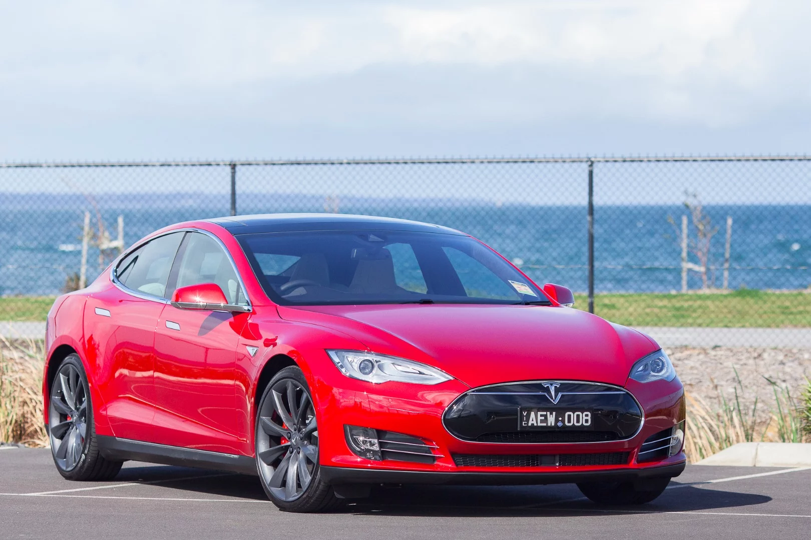 The Model S doesn't draw too much attention from non-car lovers, although fans of the brand pick you out from a mile away