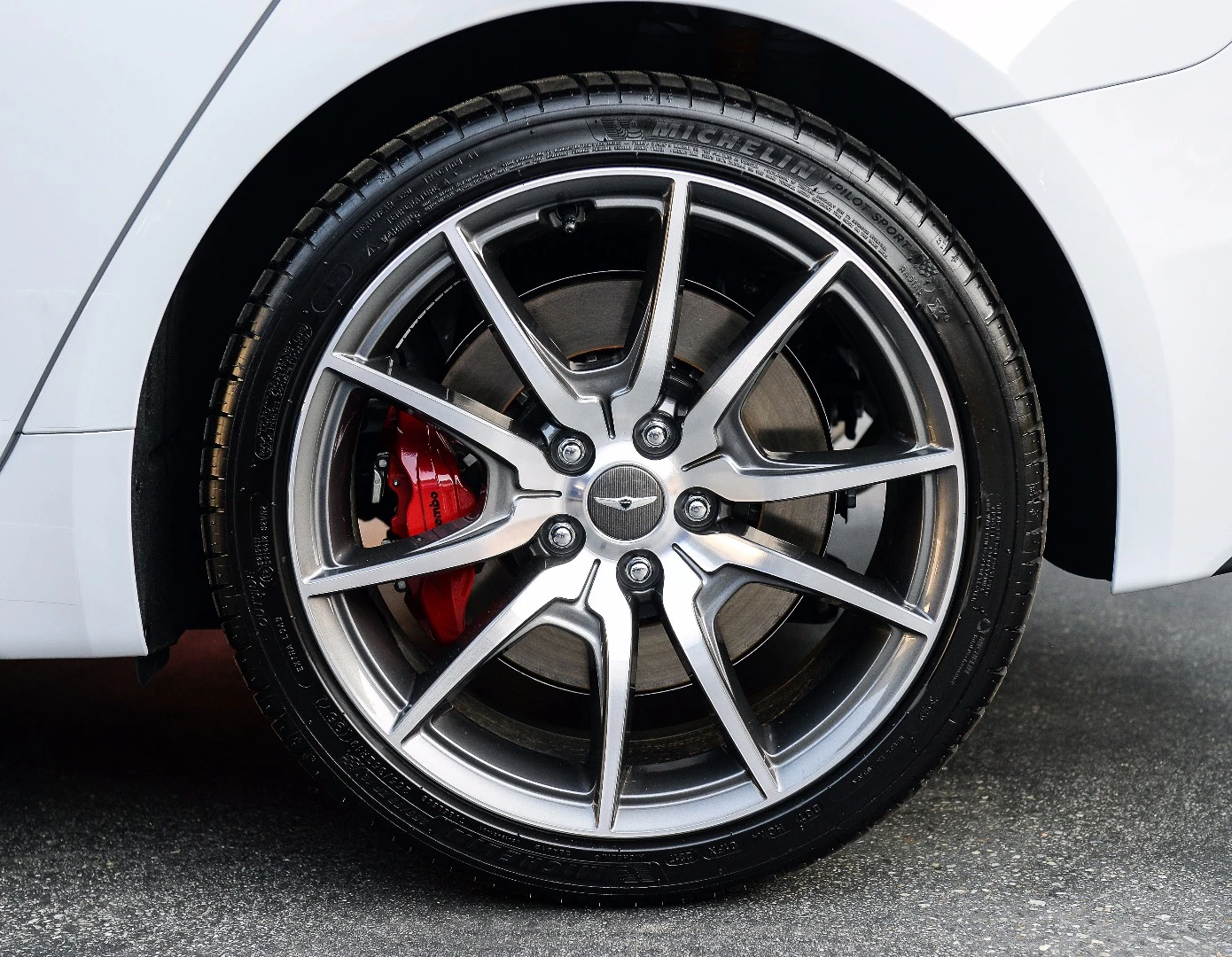 One of the wheel options on the Genesis G70