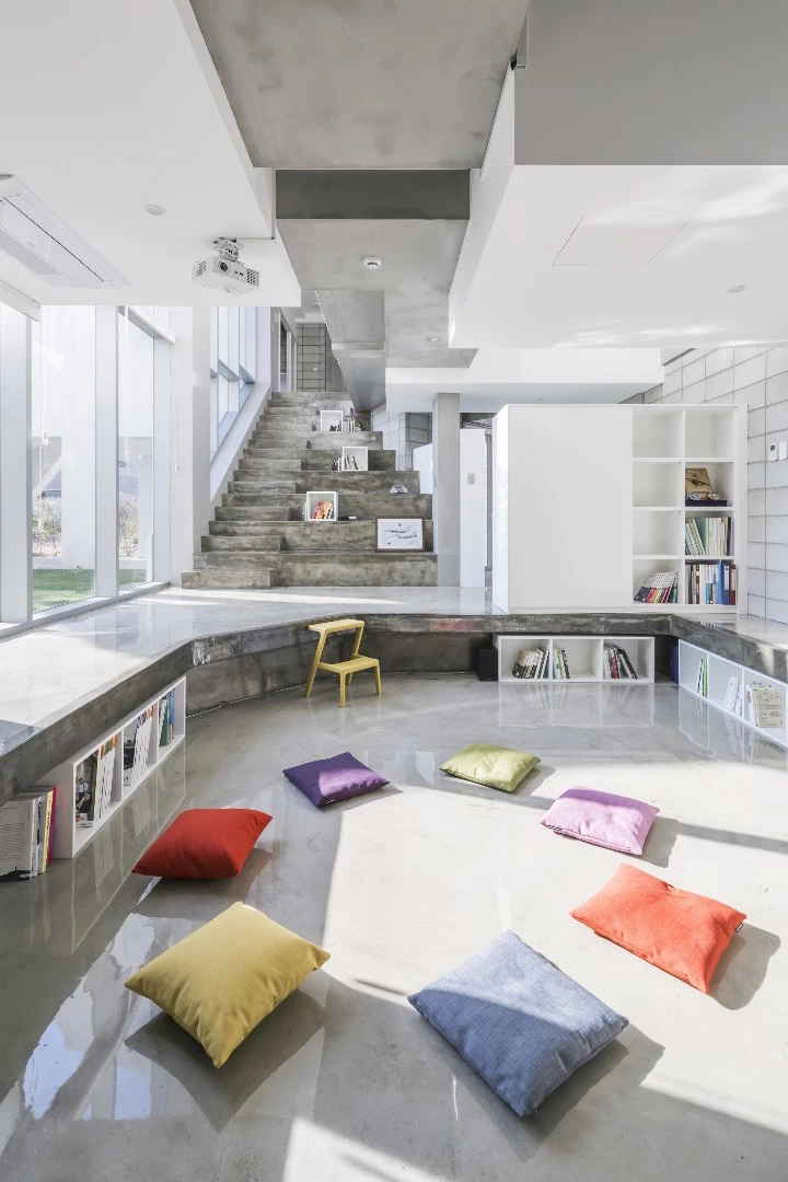 The Flying House's sunken living room
