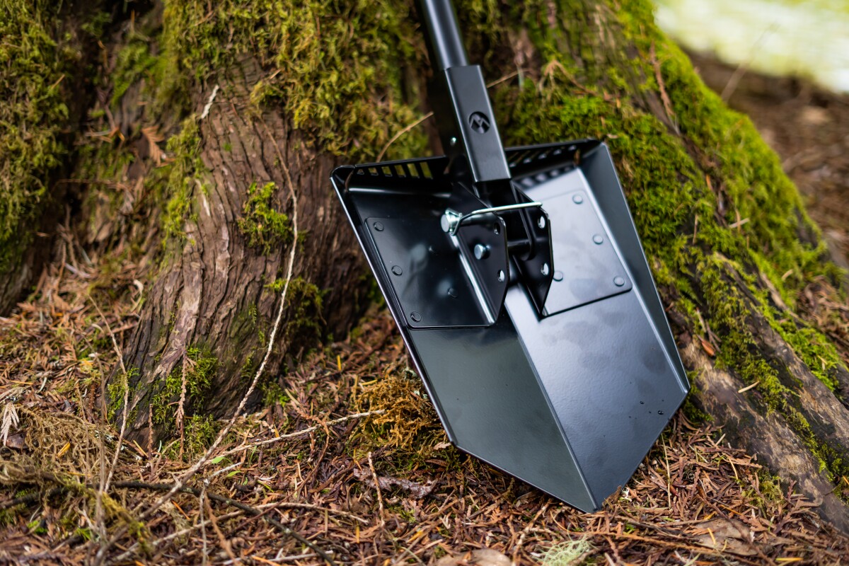 Modular DMOS survival shovel packs small but muscles you out of trouble