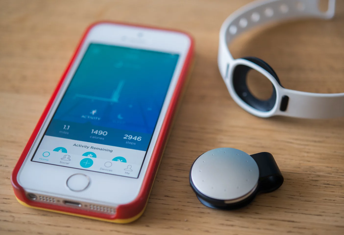 The Misfit Shine 2 (Swimmer's Edition) can track daily activity and fitness too