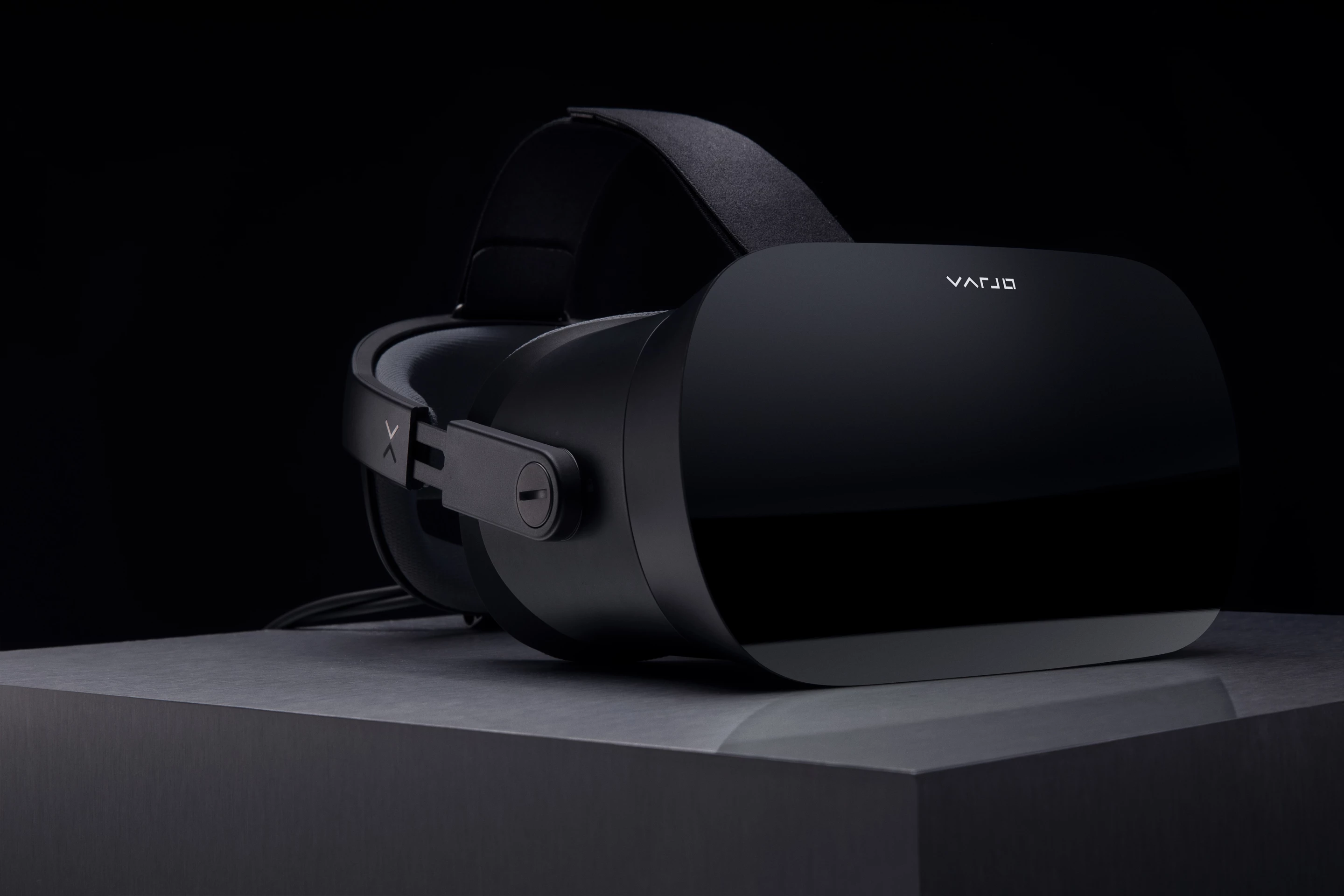 The VR-2 weighs 605 grams, not including the headband