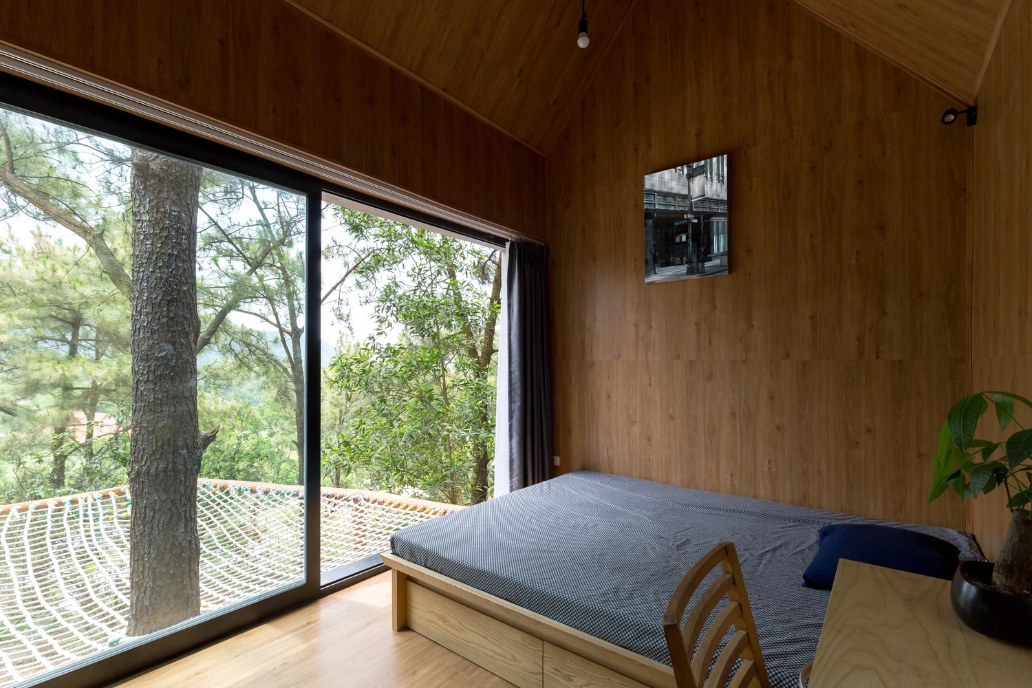 Lush views from the Forest House 02 master bedroom