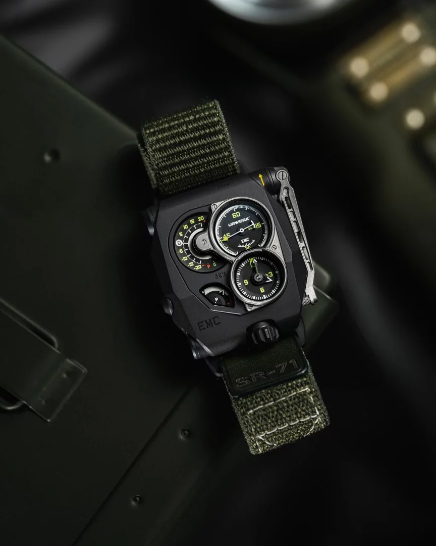 The EMC SR-71 is designed to resemble a vintage jet aircraft instrument panel