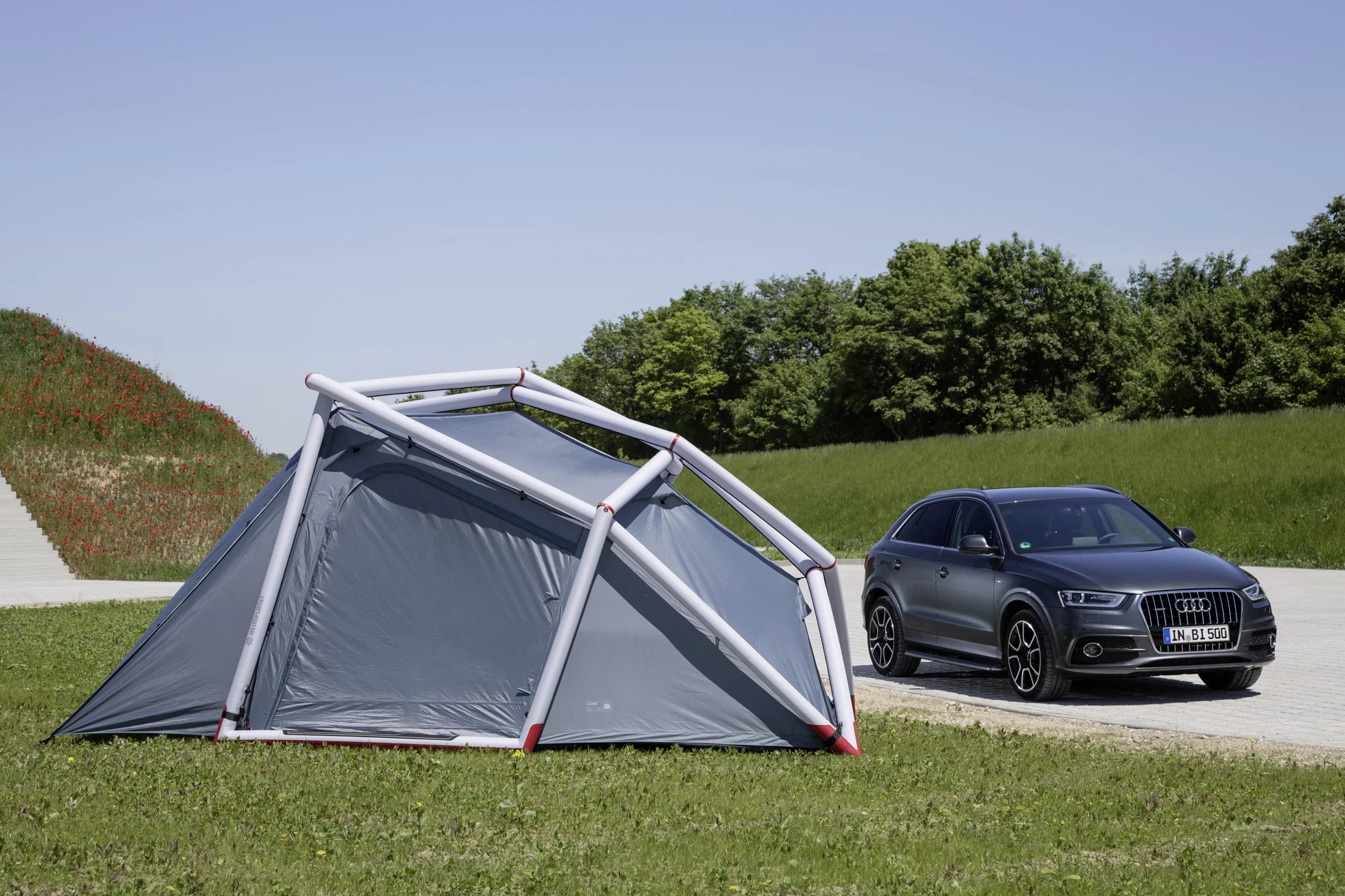 Audi Q3 with Heimplanet tent