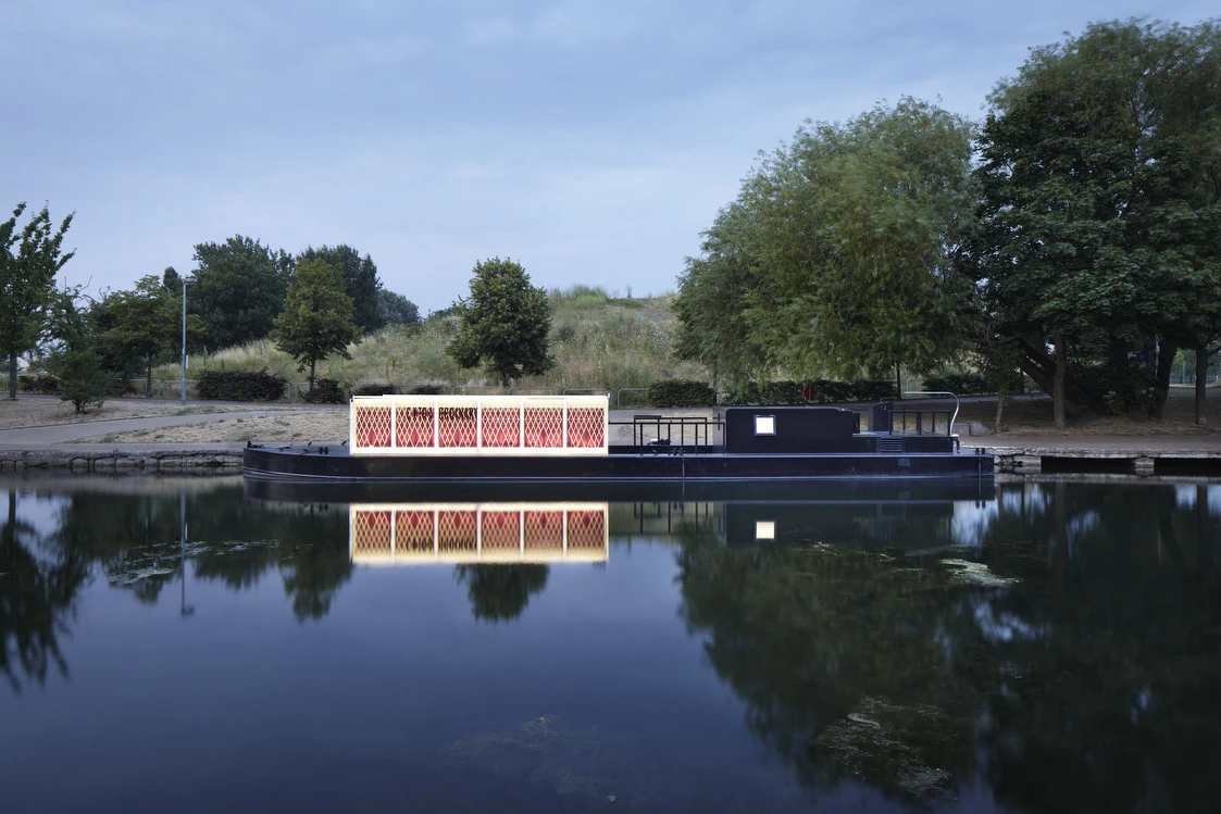 Powered by a hybrid engine which runs on biofuel, the new floating cinema is currently touring the London urban waterways