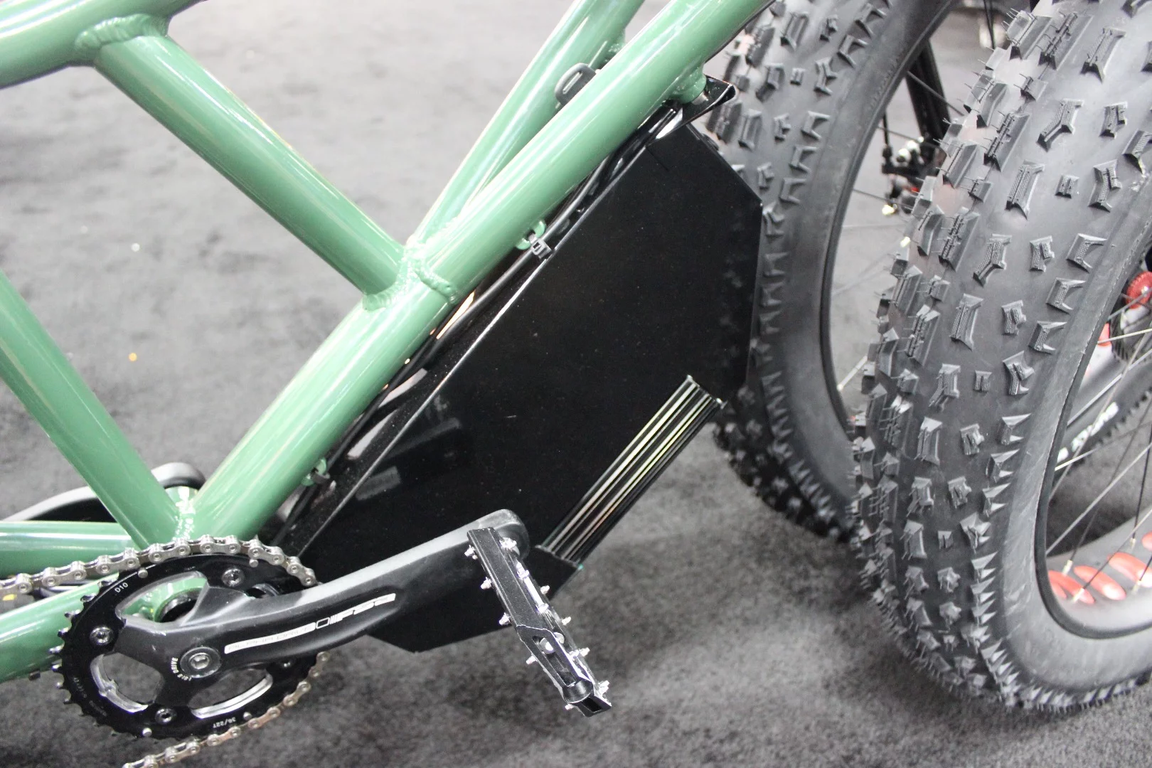 Power is provided by a 48-volt 12.5-Ah lithium-polymer battery