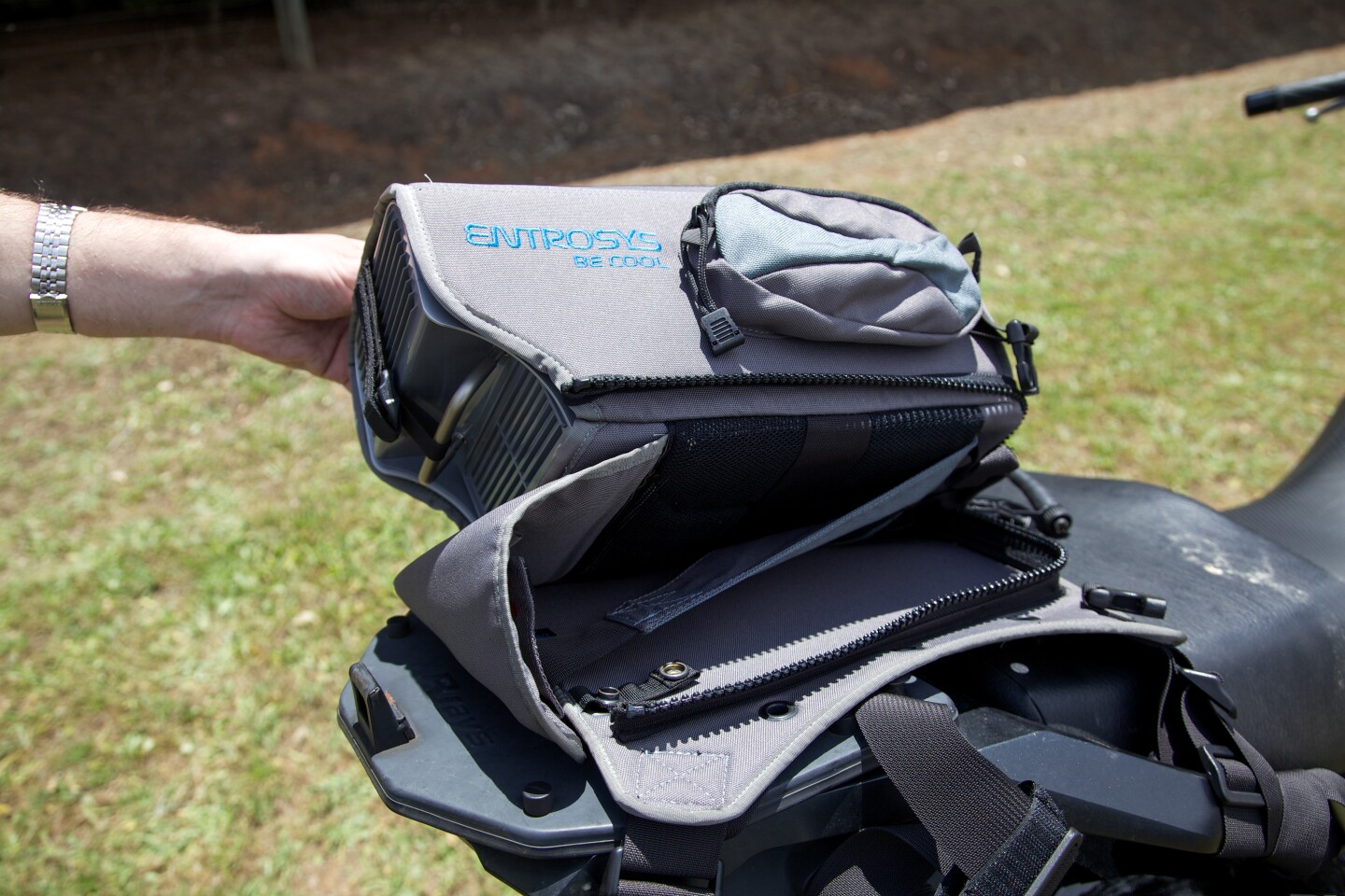 The design of the mount allows for the unit to be quickly unzipped and toted