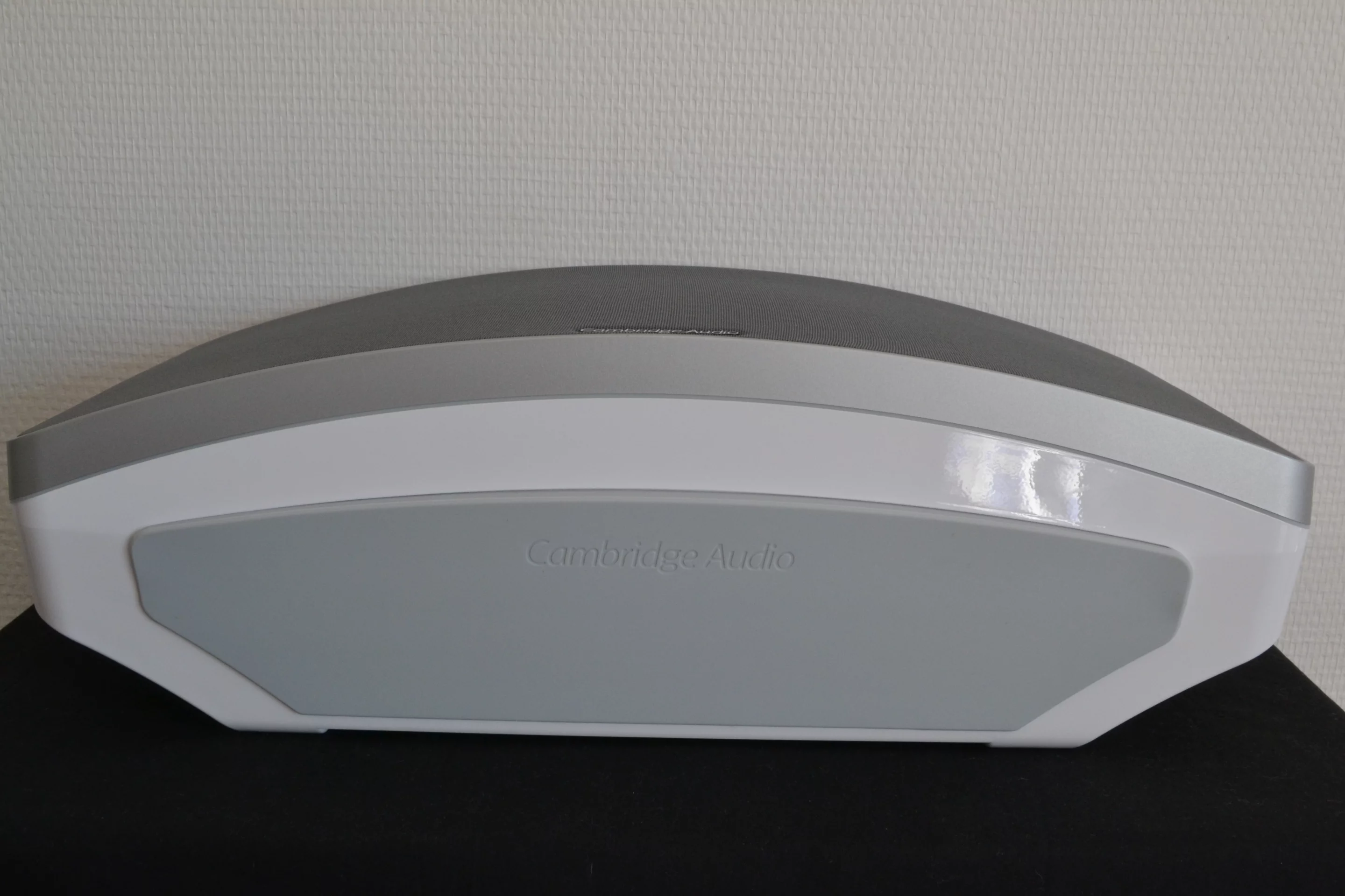 There's a rubber strip on the bottom of the Minx Air 200