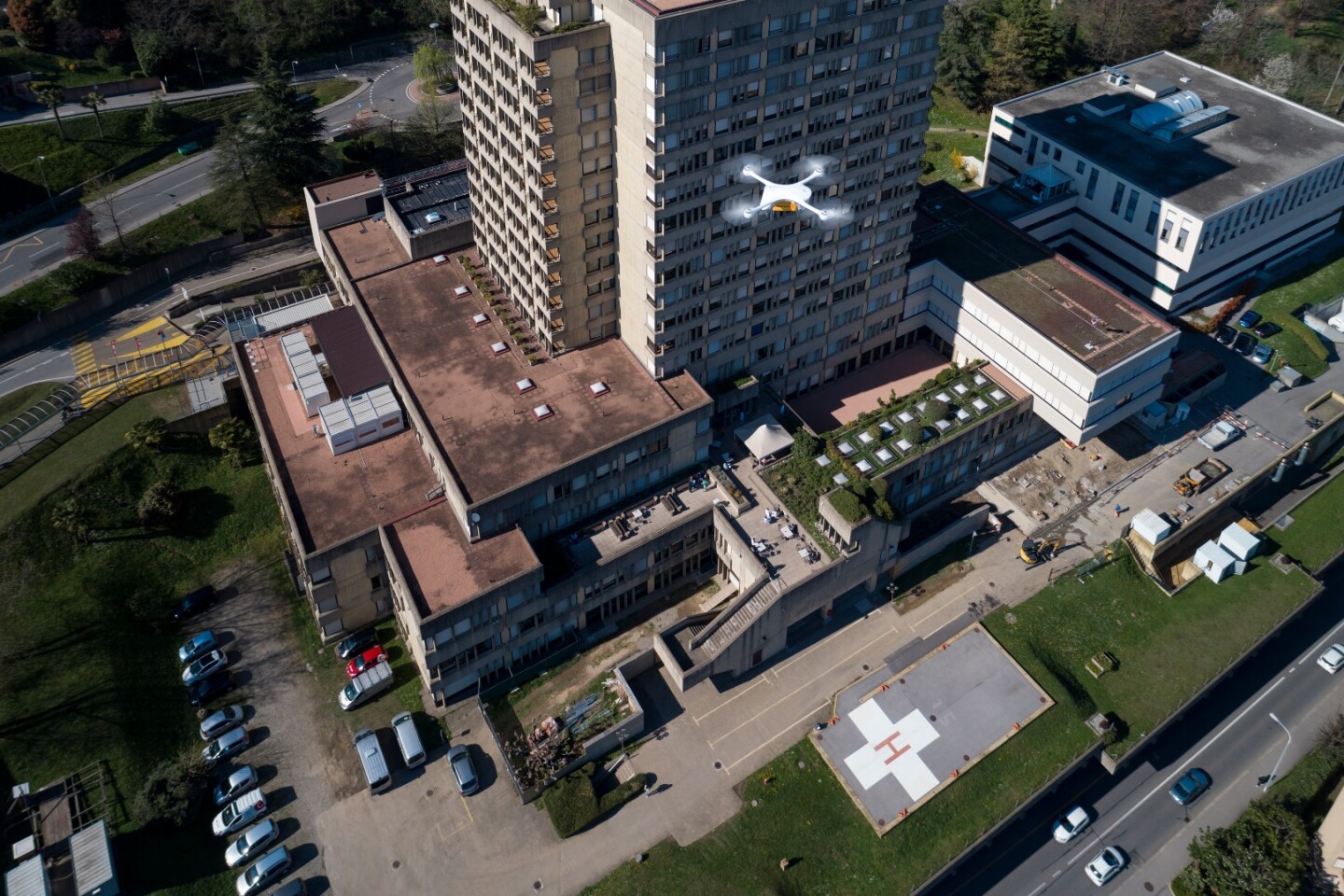 Swiss Post and Matternet have been conducting trials between two hospitals in the southern city of Lugano since mid-March