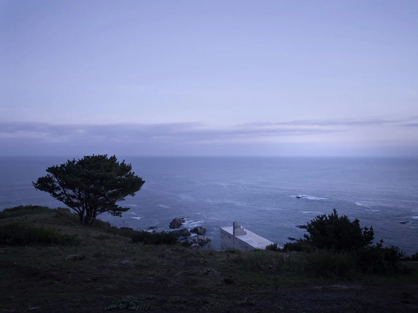 Loba House overlooks the ocean