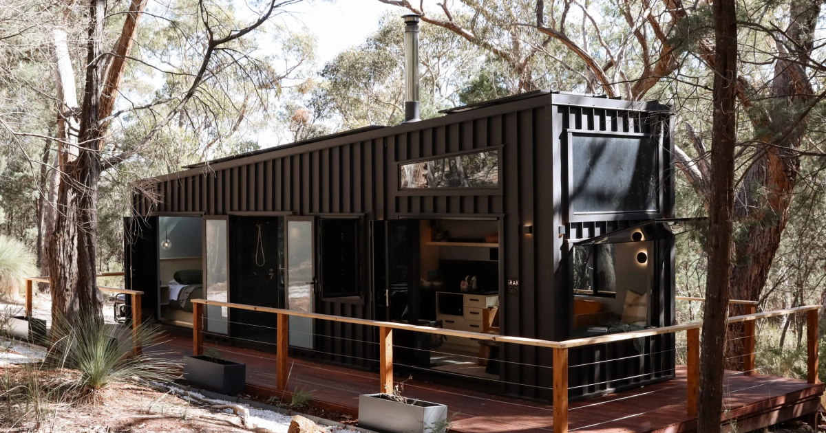 Off-grid tiny house opens up almost everything to the outdoors