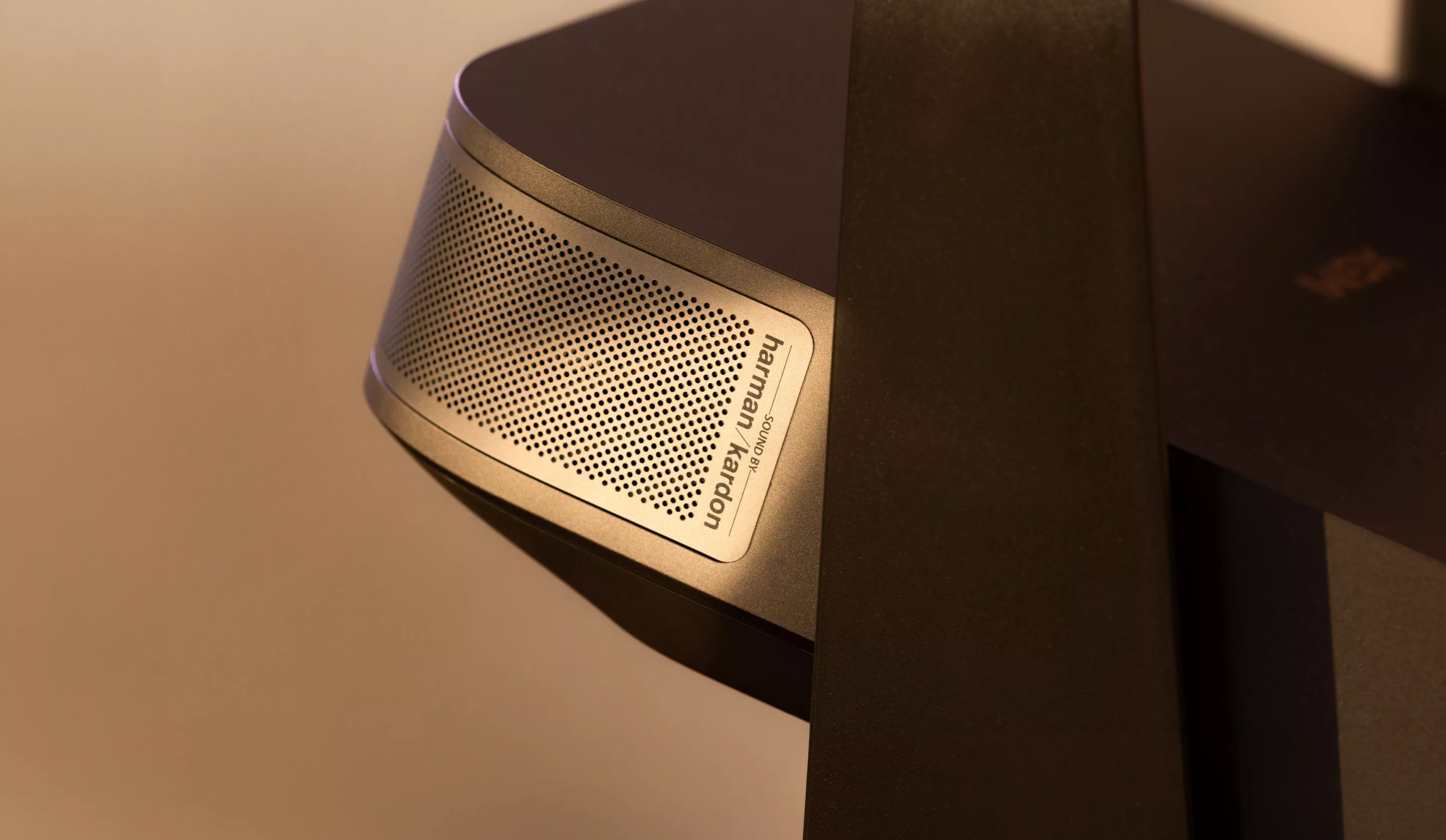The Elfin Flip 4K model rocks a 7-W speaker with Harmon Kardon sound