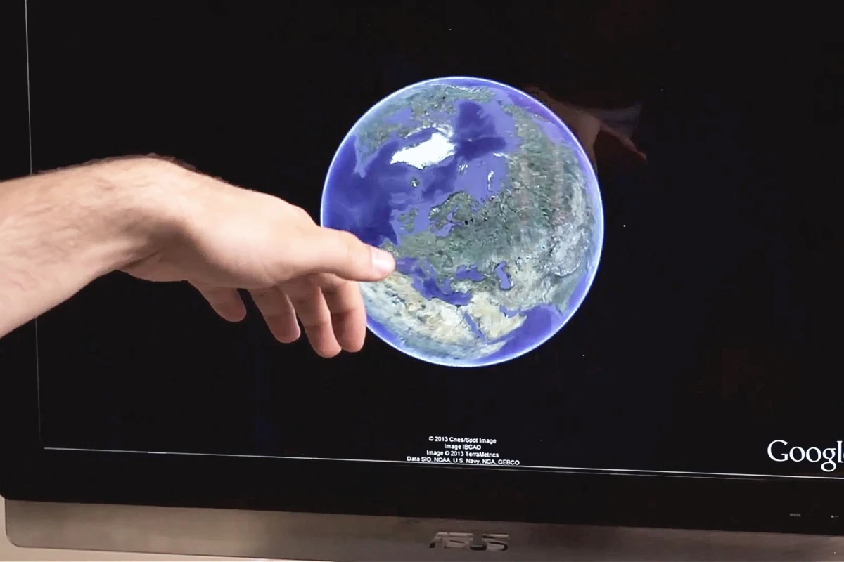 Google Earth on desktops was just updated with support for Leap Motion gesture control