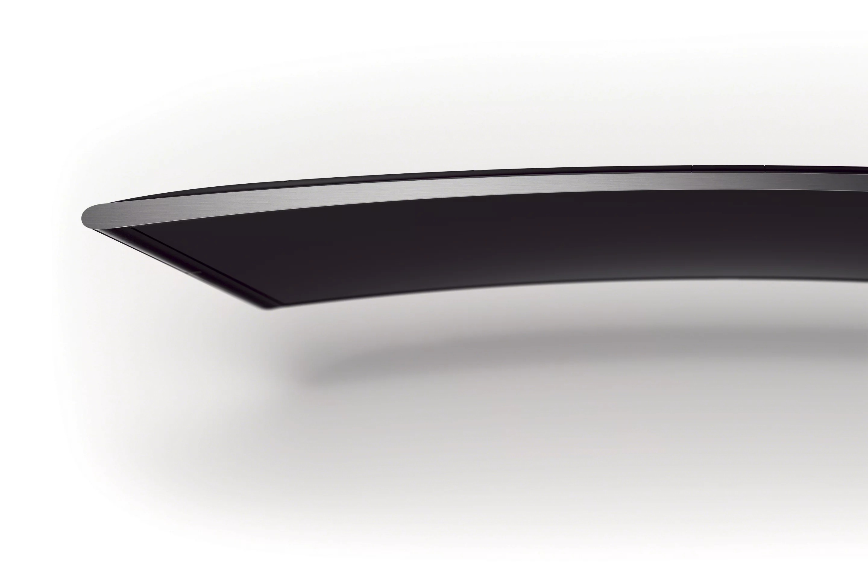 The S90's "precisely-calculated curve" looks to be somewhat less pronounced than the curve on models from LG and Samsung