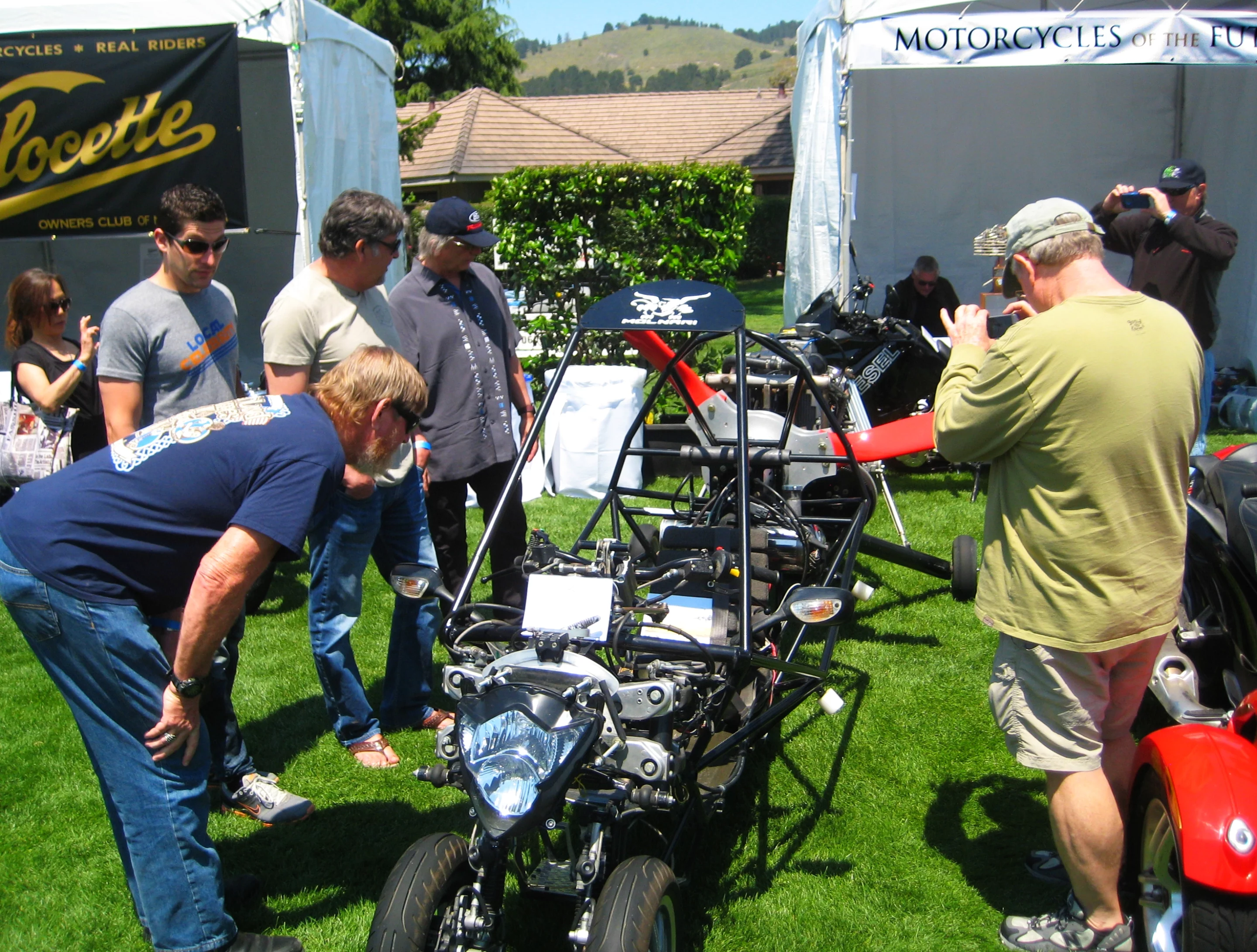 The G2 tandem flying motorcycle - featuring numerous Suzuki GSX-R1000 parts and a Piaggio MP3 front end