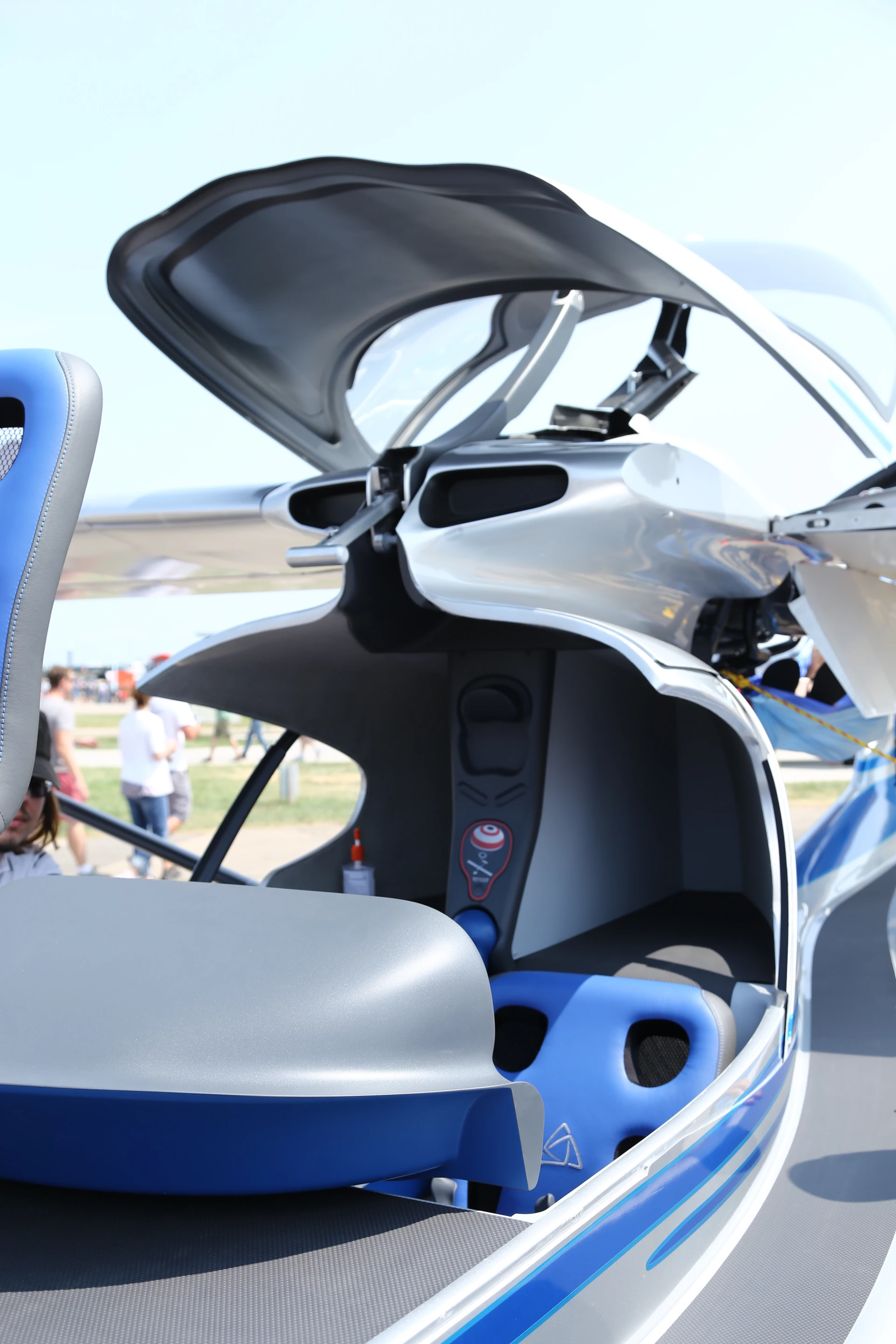 MVP designed the cockpit canopy to lift up and back, allowing users to fish out of the seat like a typical fishing boat (Photo: Angus MacKenzie/Gizmag.com)