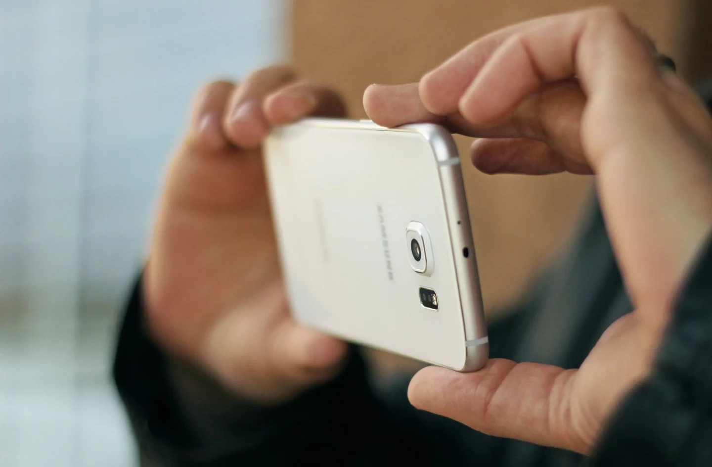 Snapping a shot with the GS6's quick-launching camera