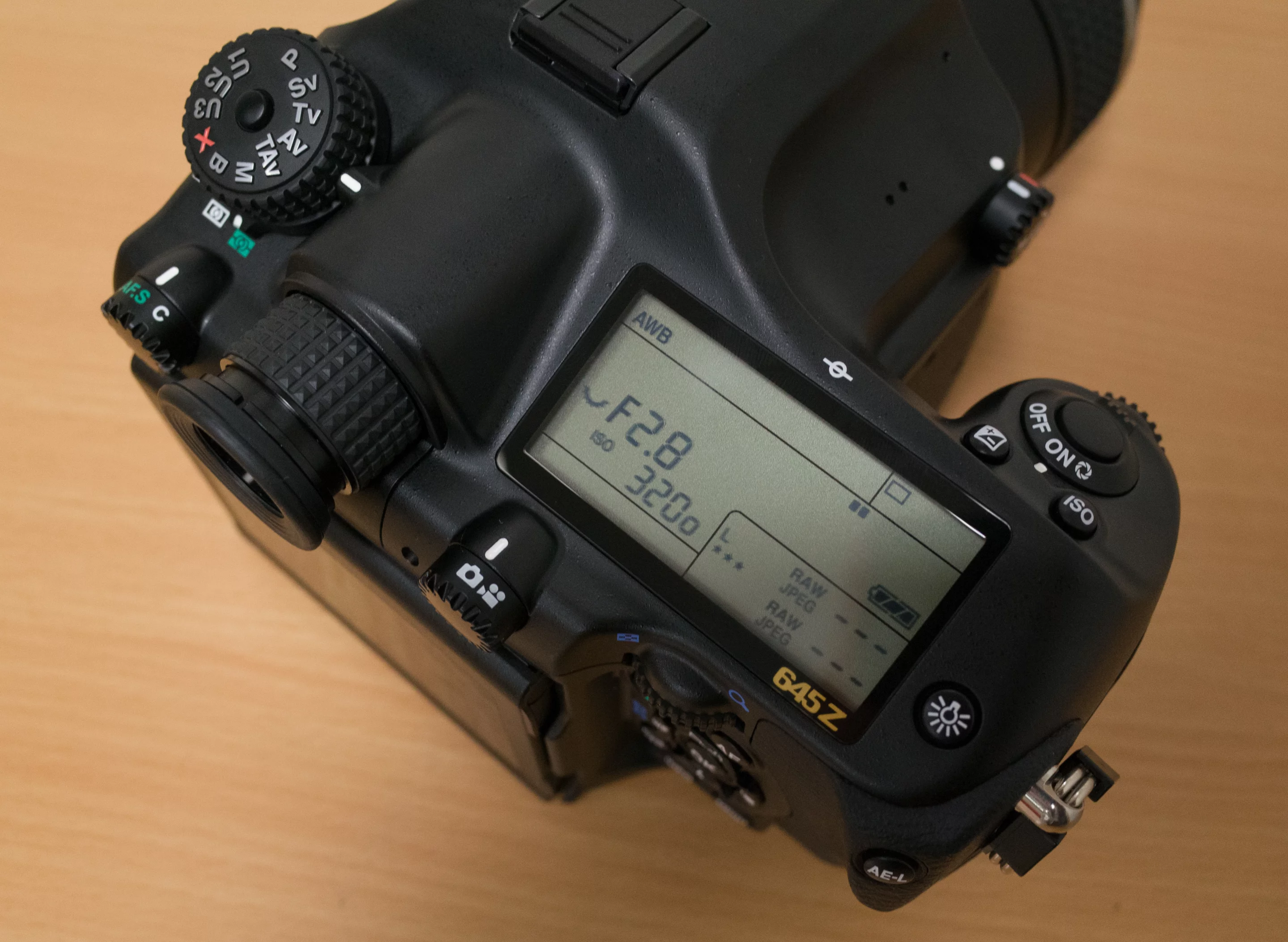 76 seals ensure the Pentax 645Z is dustproof, weather-resistant and cold-resistant