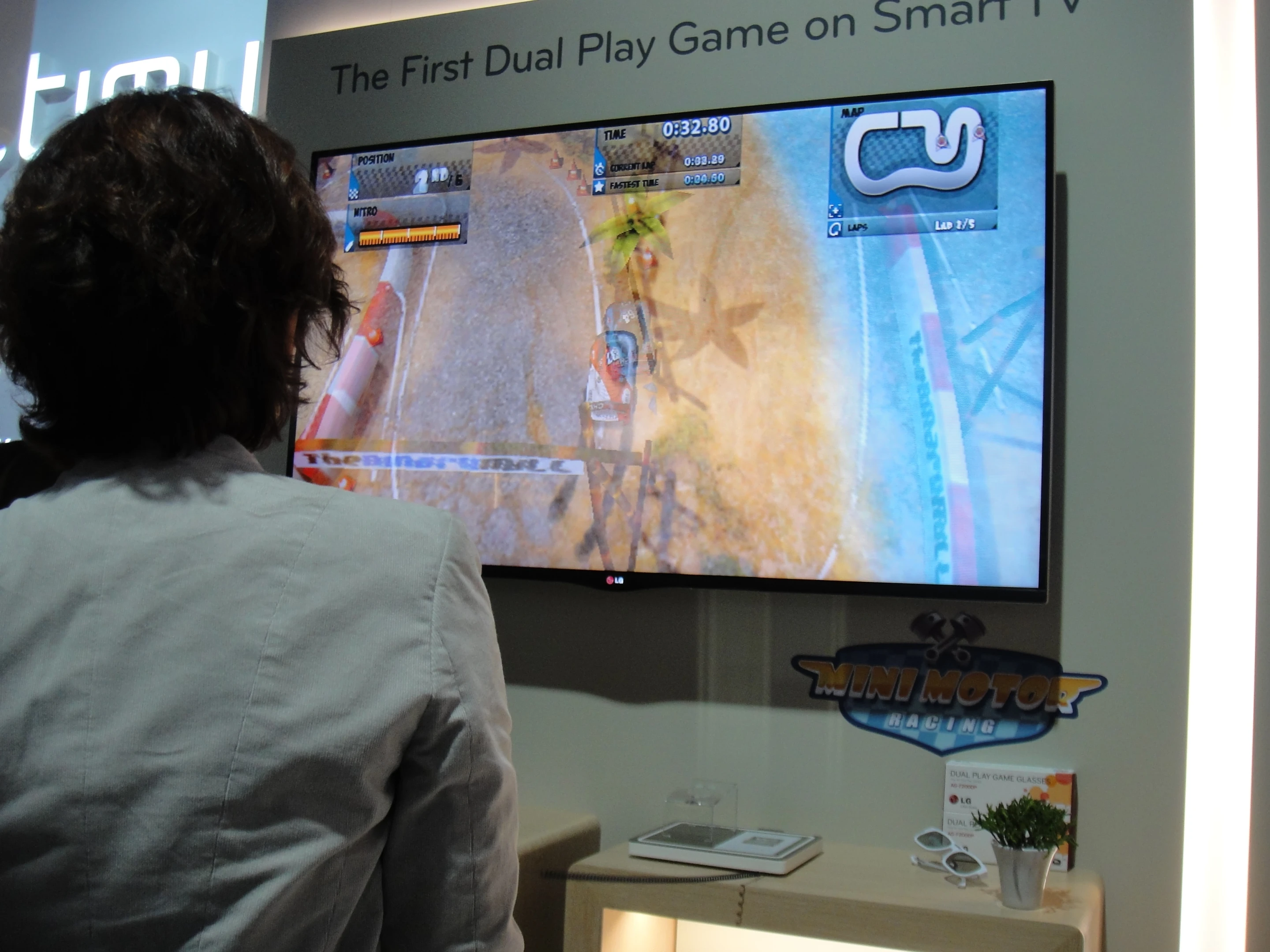 The blurry view lets you see both screens at once