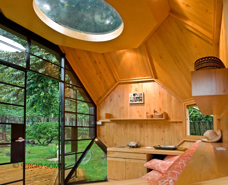 The abundance of windows eliminates the need for lighting during the day