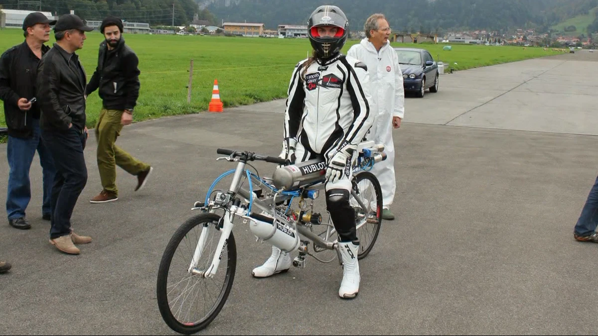 Francois Gissy prepares for his world record attempt