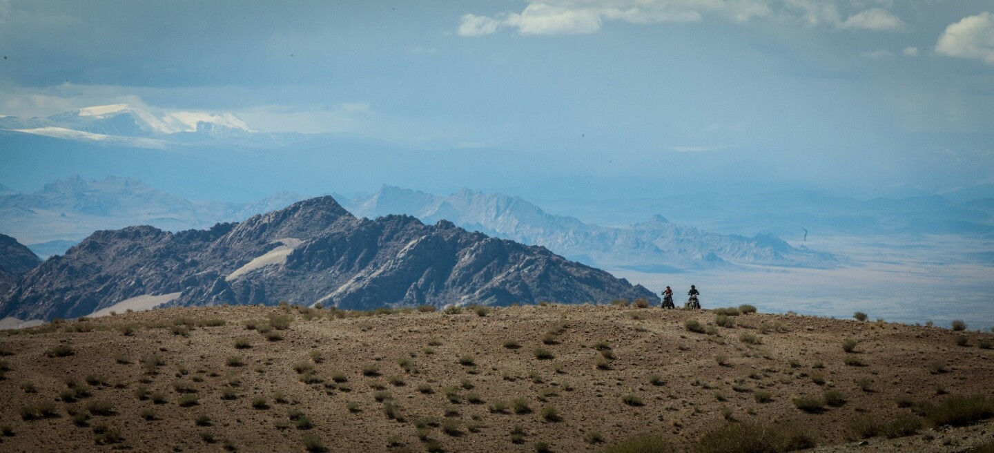 Emily Hewitt and Chris Auld, desert between Khovd and Hotgorhag, with the Altai mountains in the distance