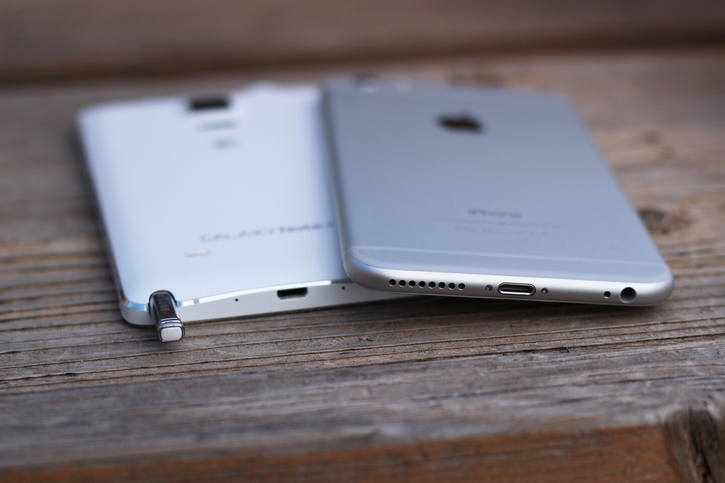 Like in previous years, the Note's stylus slides into a handy slot when you aren't using it (Photo: Will Shanklin/Gizmag.com)