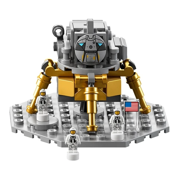 The kit also comes with astronaut figurines and a moon lander should you want to play out your Lego-lunar fantasies