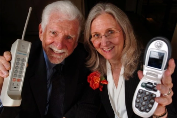 Martin Cooper and his wife and business partner Arlene Harris with their respective cell phone inventionsPhoto: Business Wire