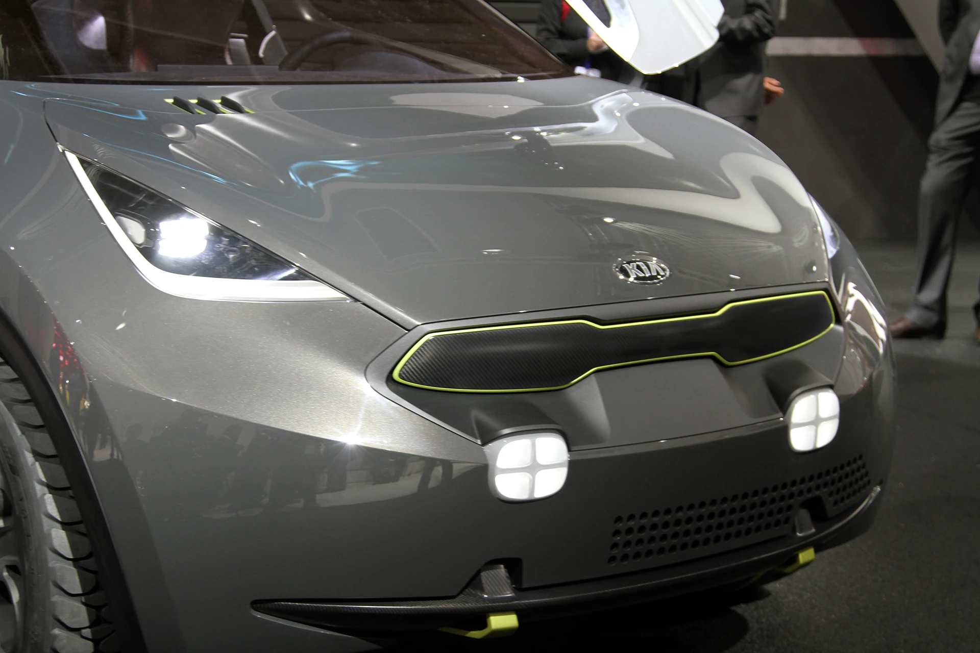 Tiny ice cube lights below the valance are another of the Niro's concept features (Photo: Gizmag.com)