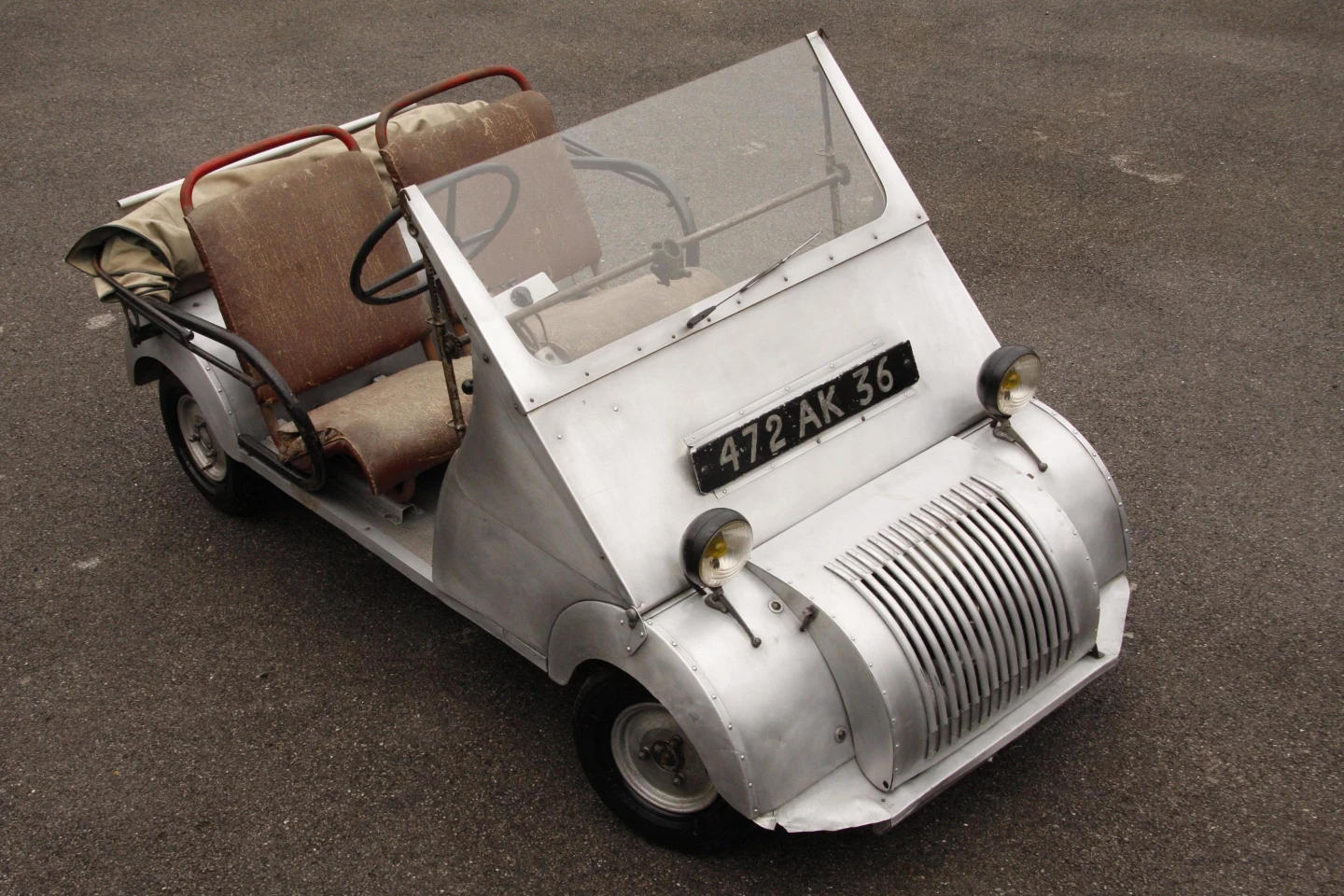Gabriel Voisin's micro car prototype eventually went into production as the “Biscuter” with a 200cc Hispano-Villiers engine