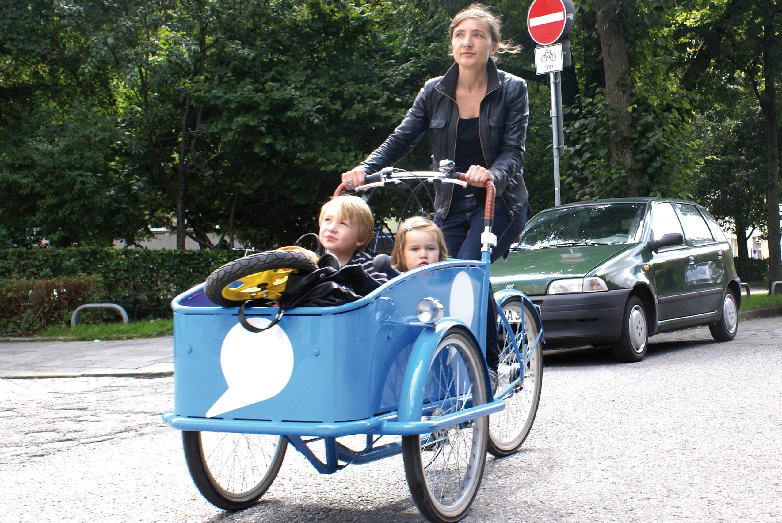 Mo is a sustainable mobility concept by German student Dirk Hessenbruch