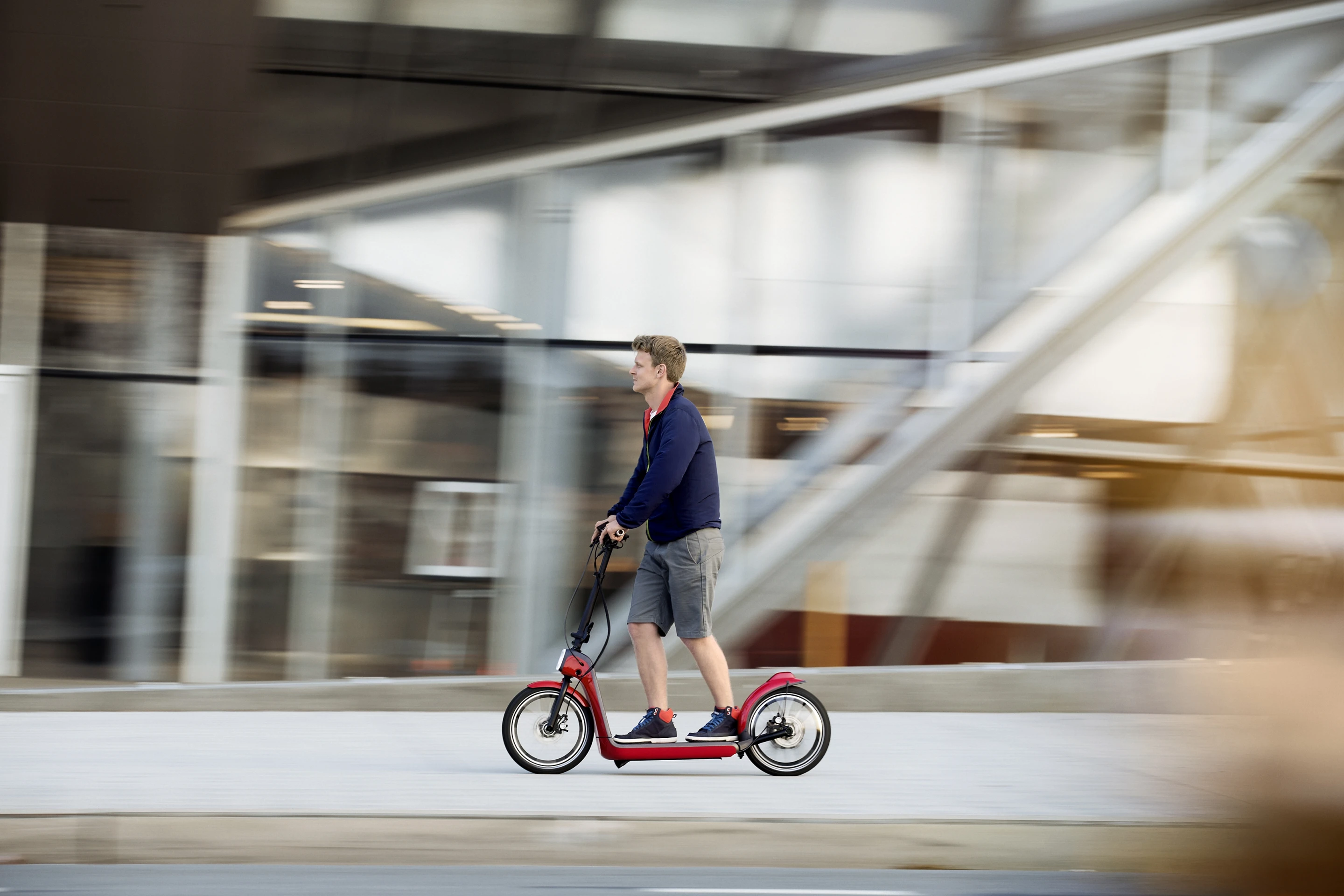 Aimed at providing a last-mile transport option, the Mini CitySurfer weighs 18 kg (40 lb)