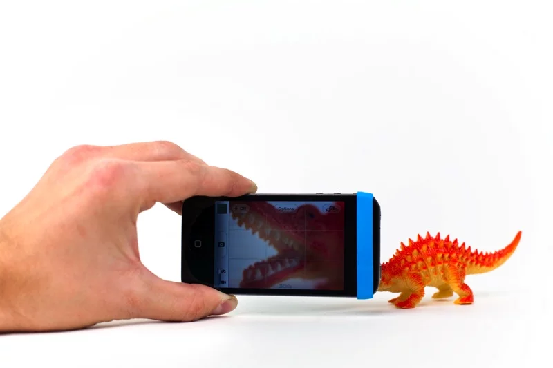 The Macro Cell Lens Band captures detailed macro images