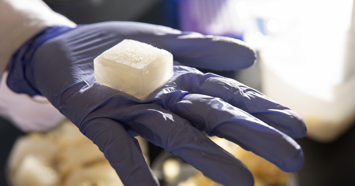 Freezable hydrogel offers a reusable alternative to ice cubes