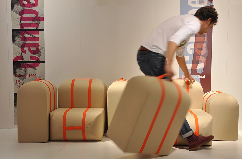 Each luggage-sized piece can be put together to create two armchairs (Photo: Edoardo Campanale/Gizmag.com)