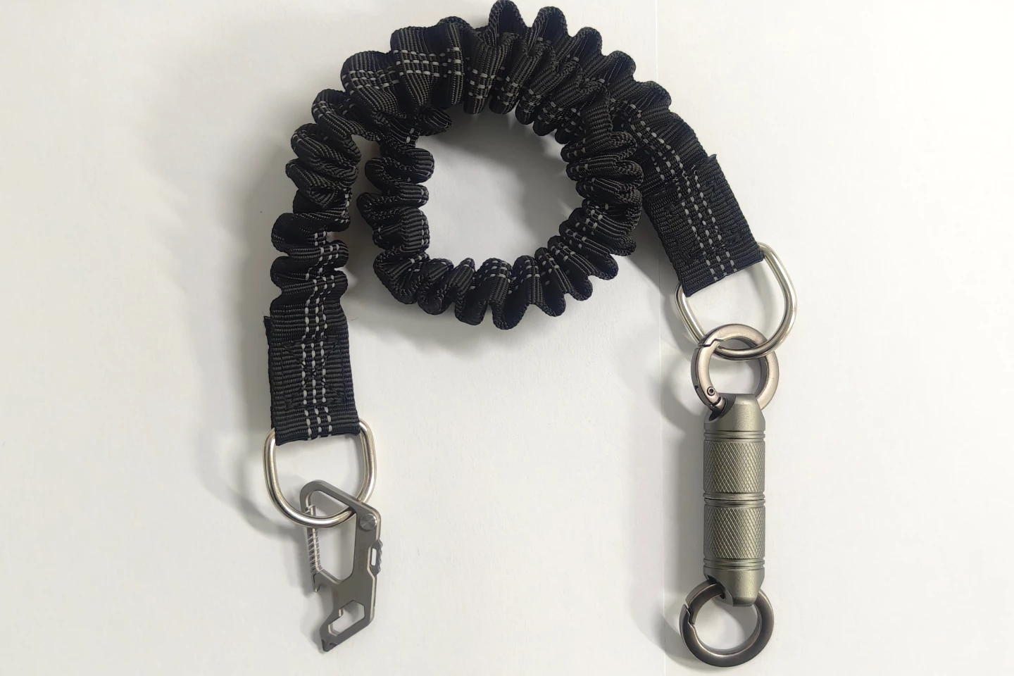 The T6 (lower left) can be directly connected to an optional magnetic-release clasp (lower right), or the two can be linked via a bungee cord (pictured)