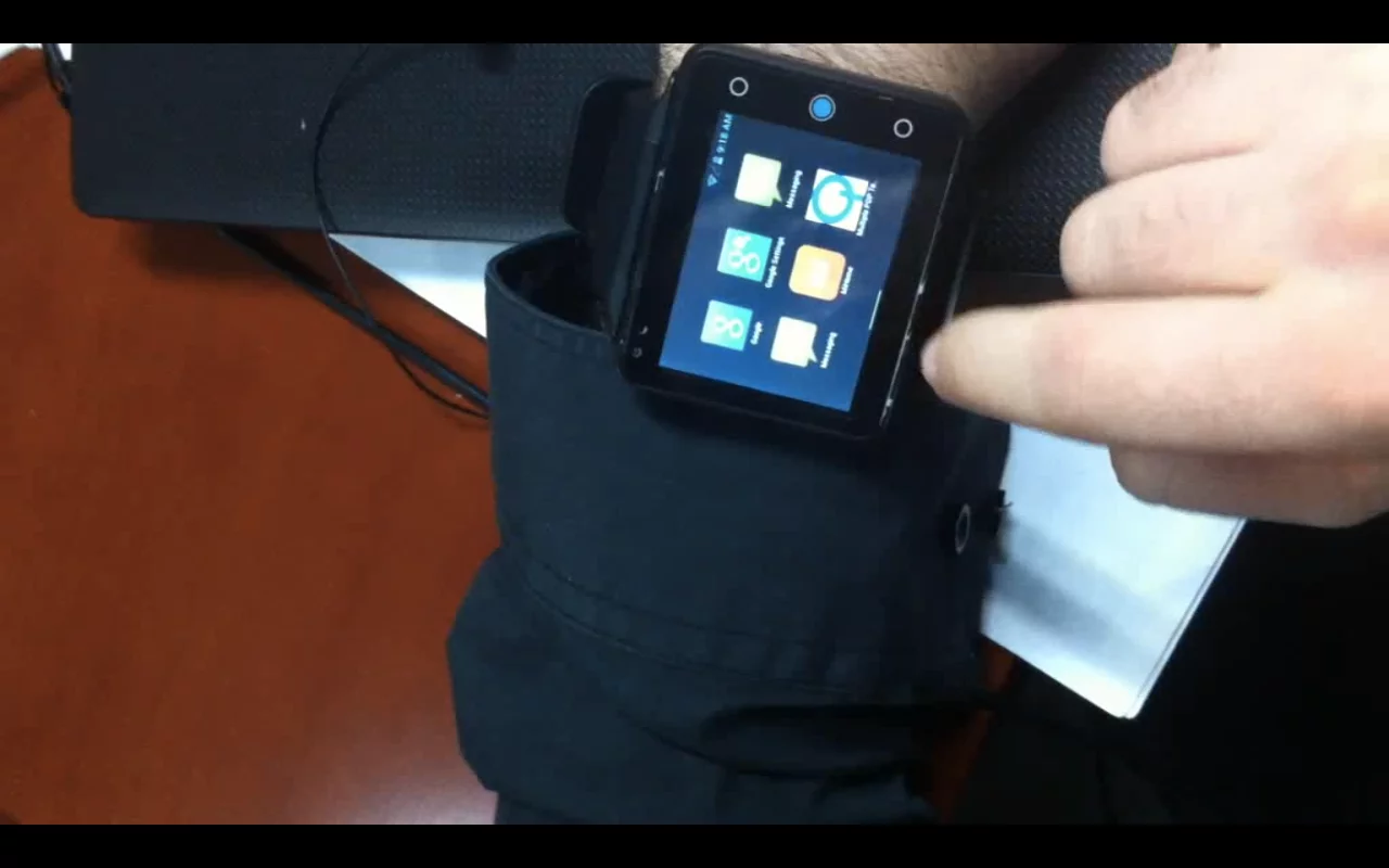 The Neptune Pine can make phone calls, browse the Web, send emails, etc.