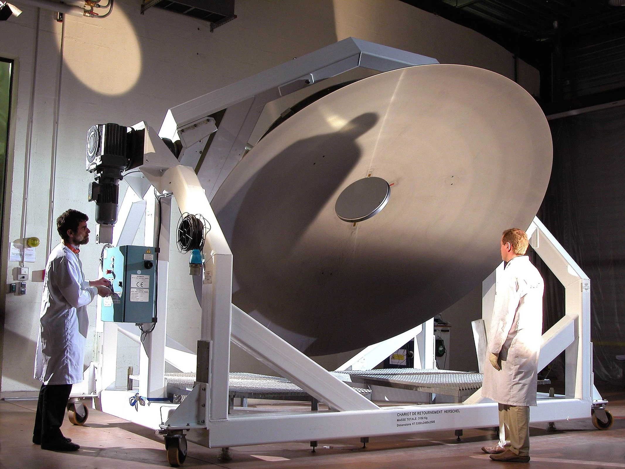 Primary mirror (Image: EADS Astrium / C.Mériaux)
