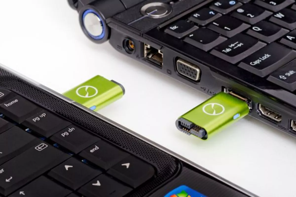 Using two interlocking flash drive-like USB sticks, iTwin allows two remote computers to access one another's complete hard drives via a secure internet connection (All photos courtesy iTwin)