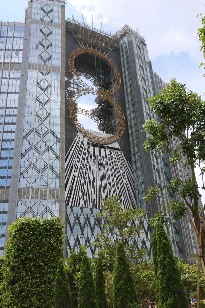 The Golden Reel figure-eight Ferris wheel will be 130 m (427 ft) off the ground