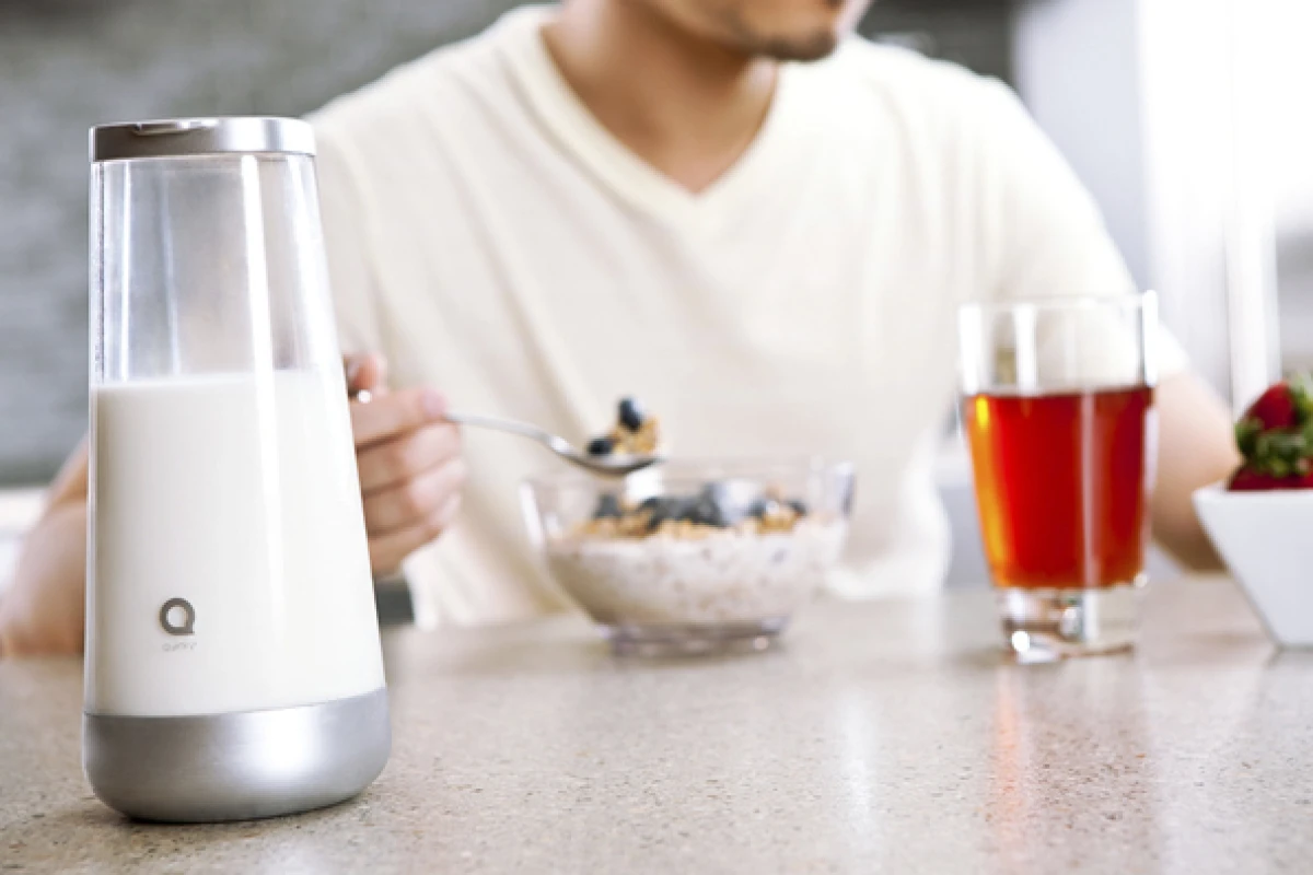 Milkmaid - A smart milk jug that detects when the milk is off and reminds you to buy more - Stylish design
