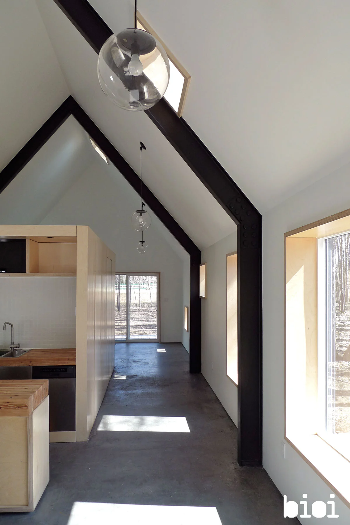 Without losing the sense of open space the home has been squeezed into an interior space of 576 sq.ft (53.5 sq.m)
