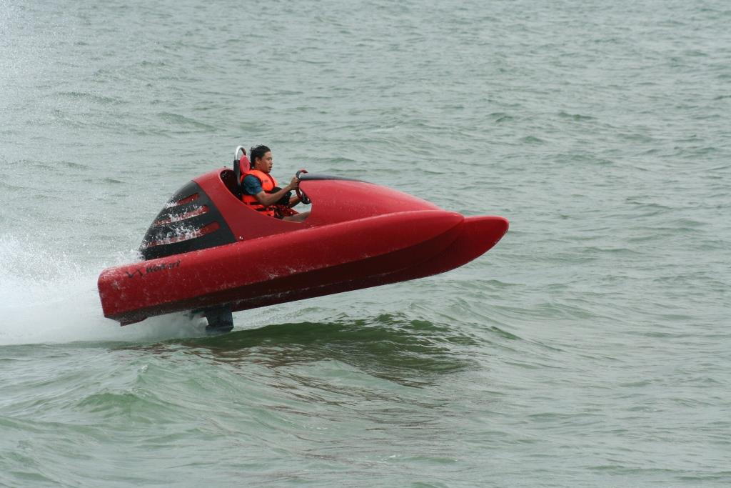 Wokart The 70 km/h gokart for the water