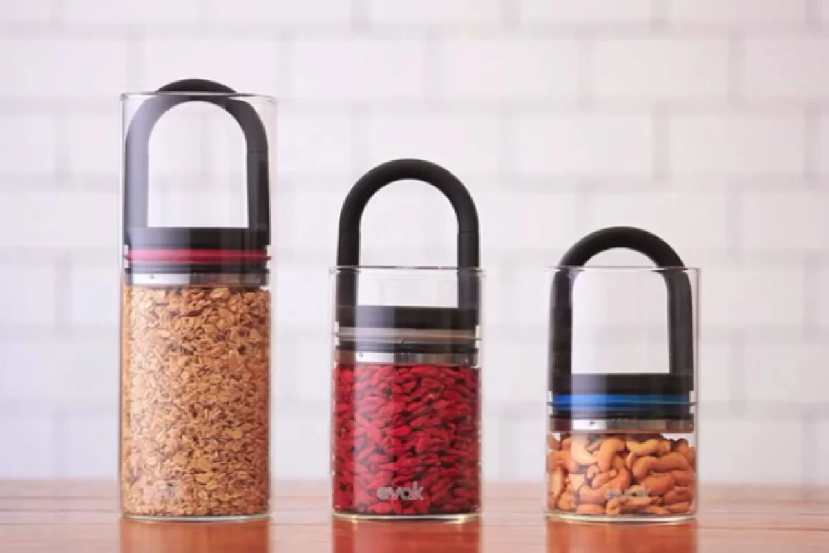 The EVAK food storage system removes all of the air from the jar thanks to a twin-valve lid