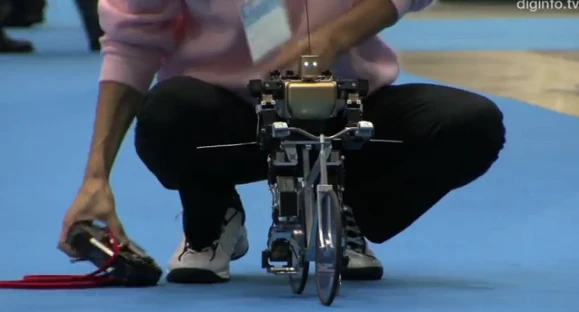RoboBiker prepares to ride (Photo: DigInfo.tv)