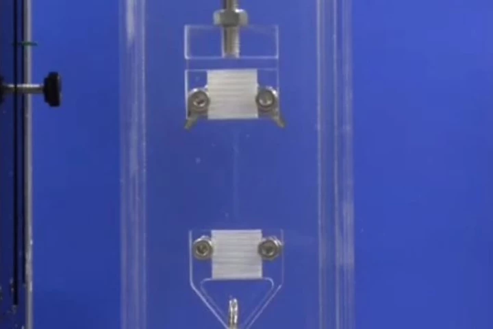 The new hydrogel mimics muscle tissue by becoming stronger with use