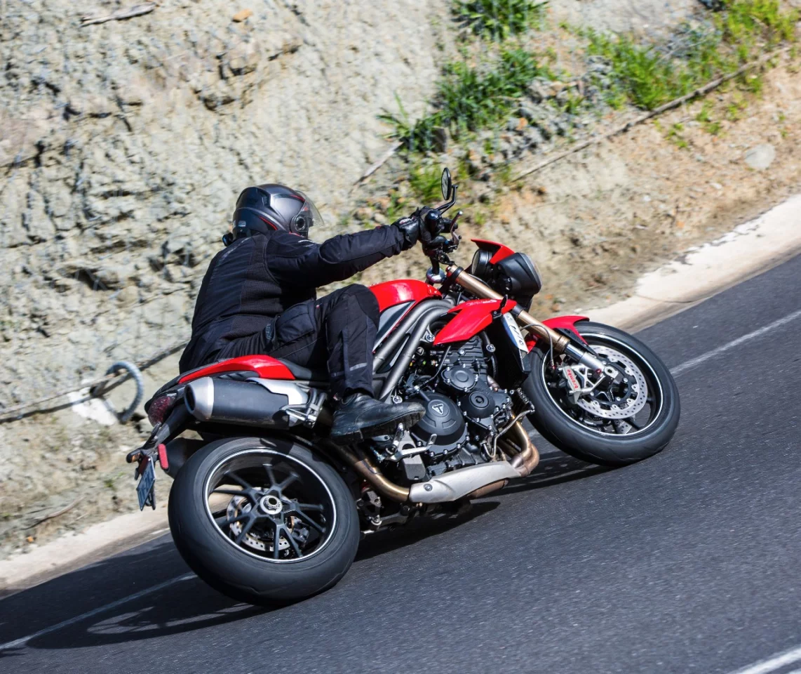 Triumph Speed Triple S: dares you to play lean angle chicken