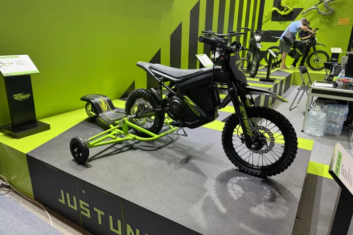 Bolt a Rawrr Wheelie Helper of these on the back of your mini bike and you can safely learn how to get your bike up to that crucial balance point without flipping over backwards, or falling sideways.